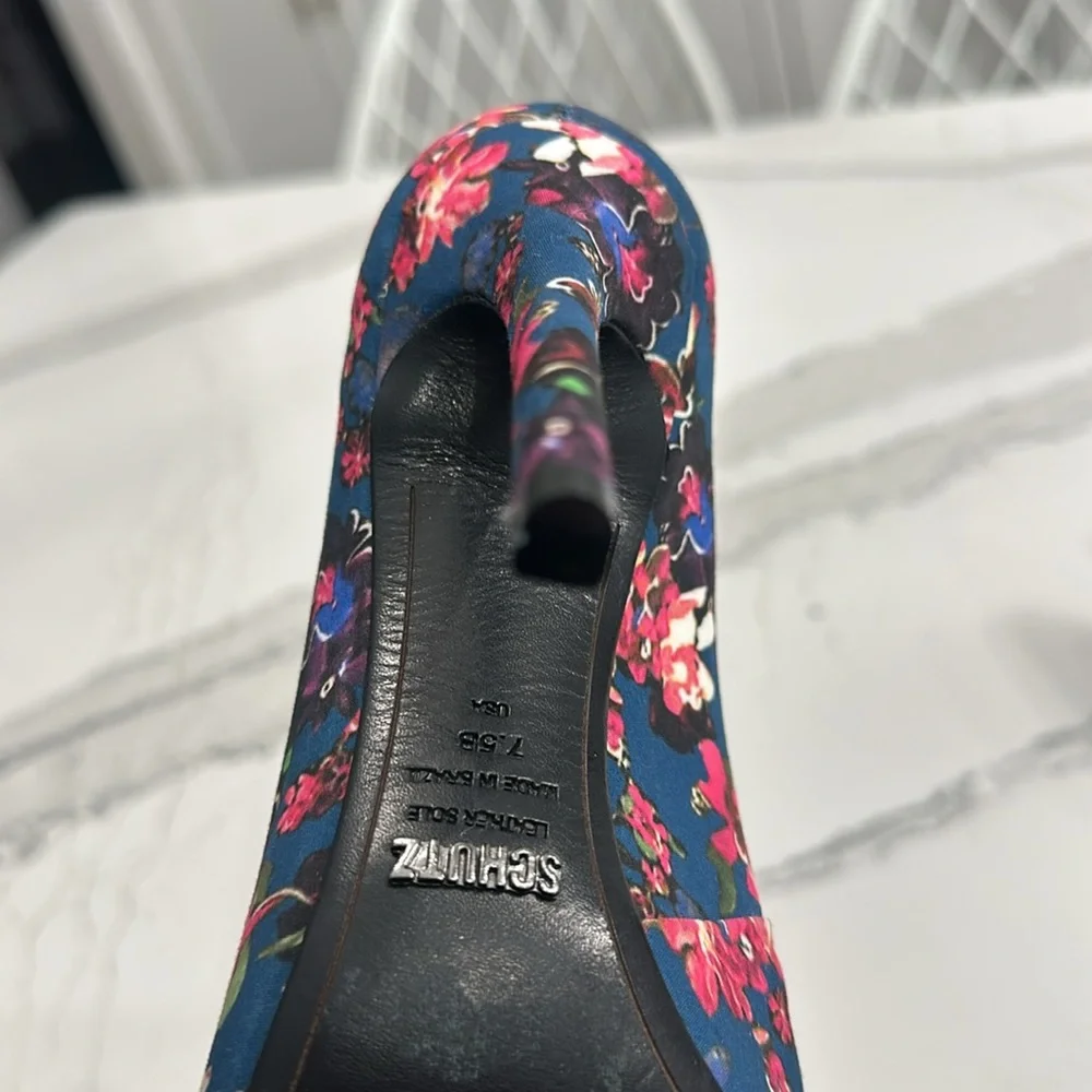 Schutz Floral 👠 4 1/2 inch Heels Size 7